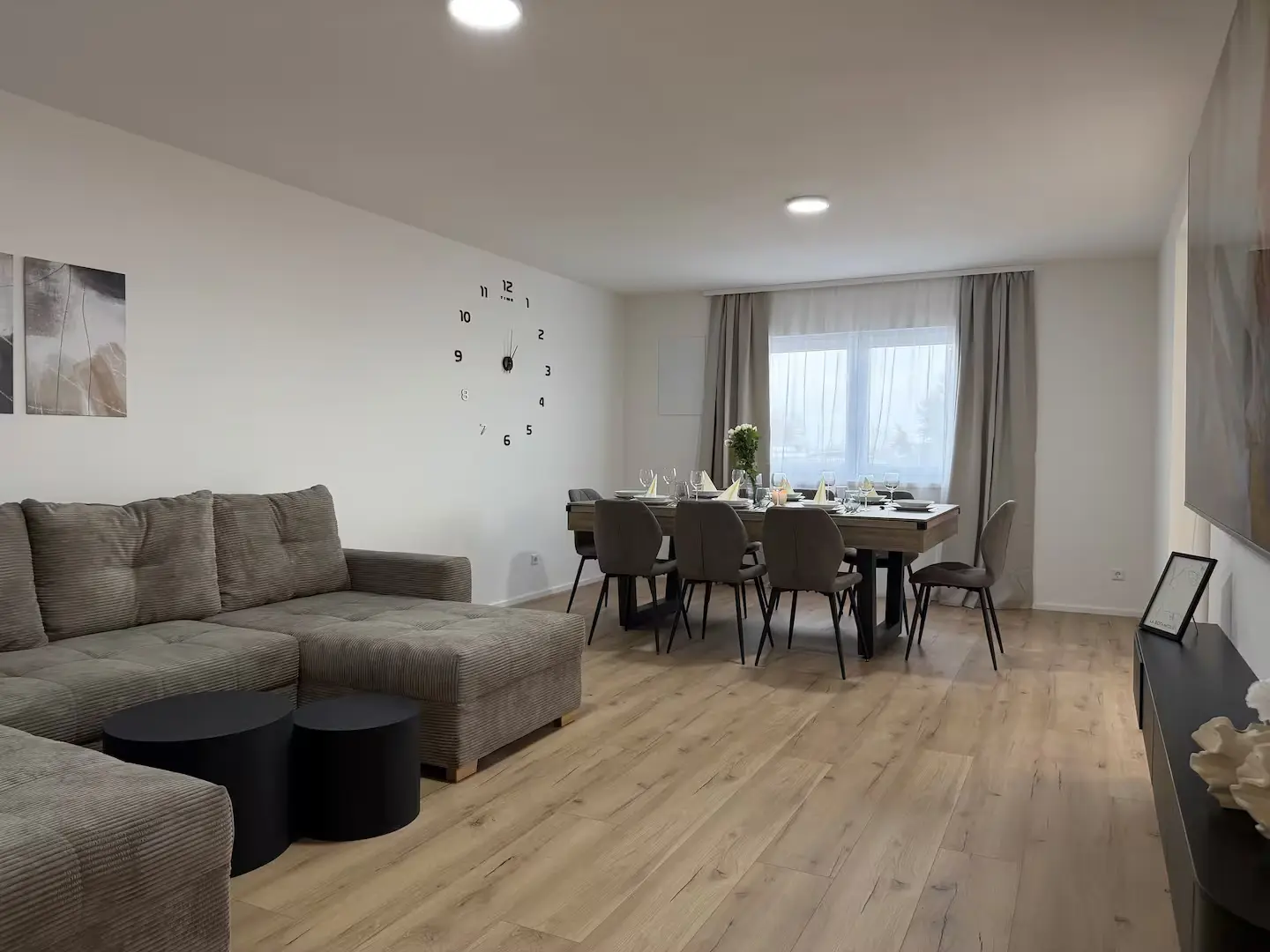 Waldburg Mehrfamilienhaus von EngGraph Wohnzimmer Esszimmer 01